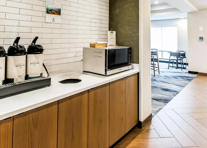 Fairfield By Marriott & Hilliard 3*